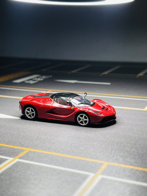Mini Dreams #27 1:64 | Ferrari Laferrari | Highly Detailed Diecast