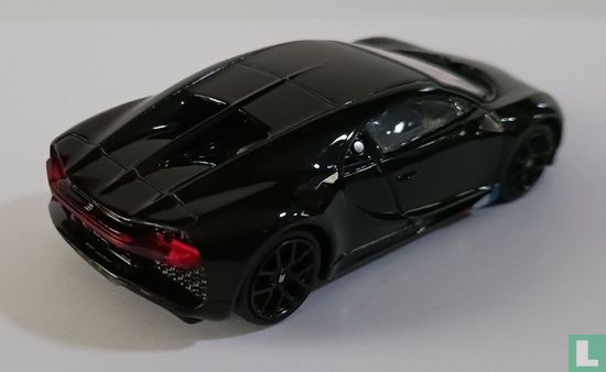 JKM Hu.Boss 1:64 | Bugatti Chiron | Black w/red interior